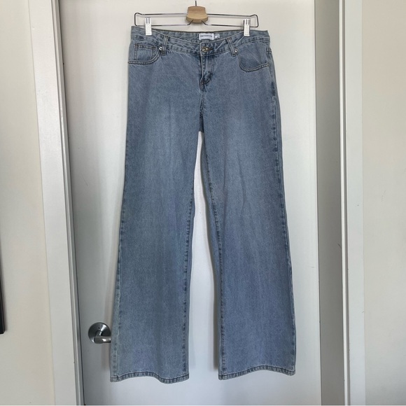 Light wash jeans from thatssofetch - Picture 2 of 3